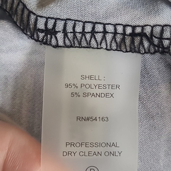 Andre Marc Scoop Black, Grey, and White Leaf‎ Pattern Blouse - Picture 4 of 4